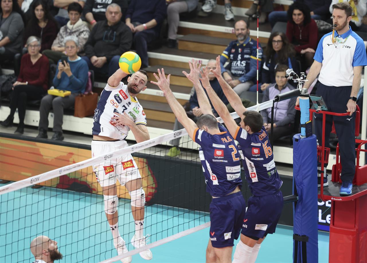 Trentino và Berlin mở màn Champions League bằng những chiến thắng thuyết phục