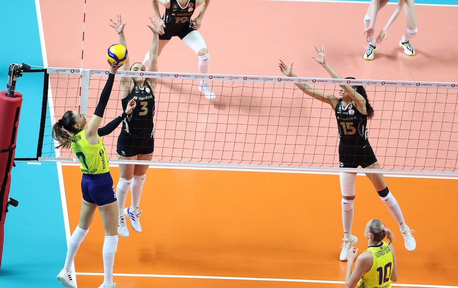 VakifBank vượt ải Fenerbahce sau màn đại chiến 5 set nghẹt thở