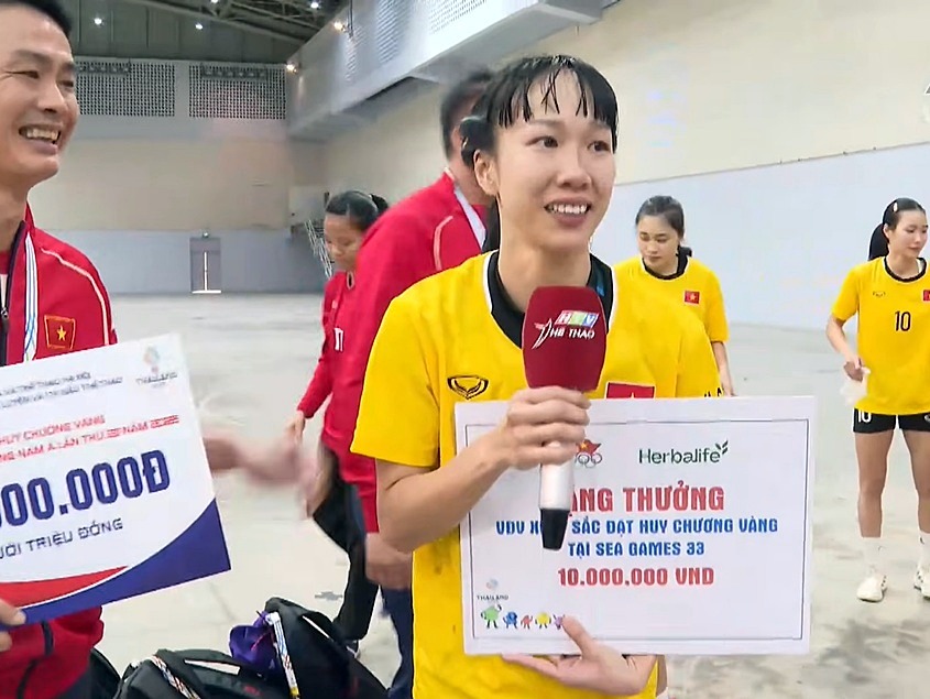 "Đội trưởng đứt dây chằng gối" dẫn dắt bóng ném nữ Việt Nam hạ Thái Lan giành HCV SEA Games 33
