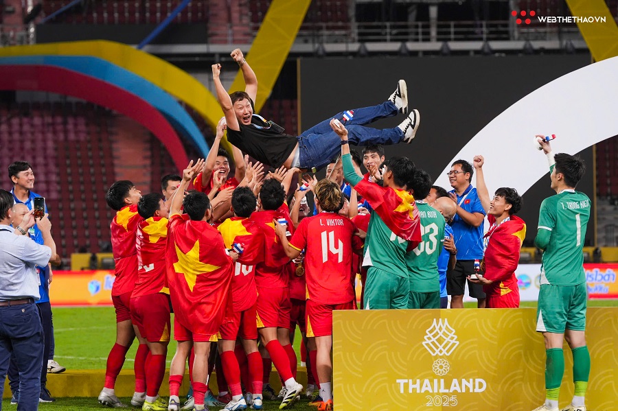HLV Kim Sang-sik: "Các cầu thủ càng chơi càng thể hiện được sức mình