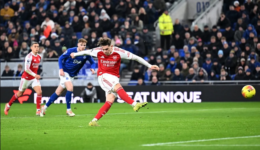 Gyokeres ghi bàn thắng quyết định cho Arsenal với tranh cãi về VAR