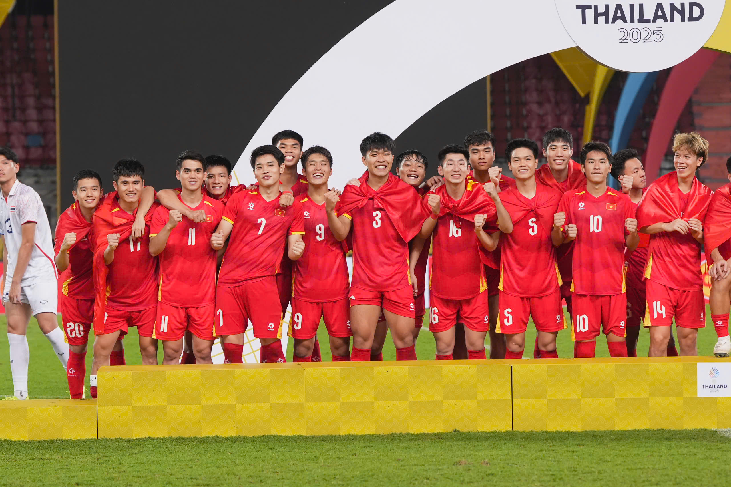 Báo Thái Lan: "U22 Việt Nam thực sự rất mạnh, họ không hoảng sợ khi bị dẫn trước..."