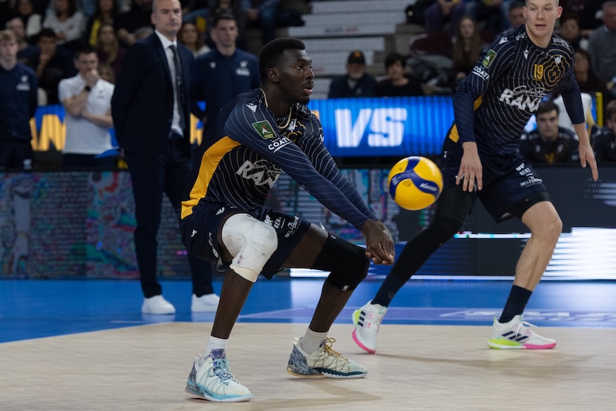Keita tỏa sáng, Verona giành chiến thắng sân khách ấn tượng tại vòng 12 Serie A