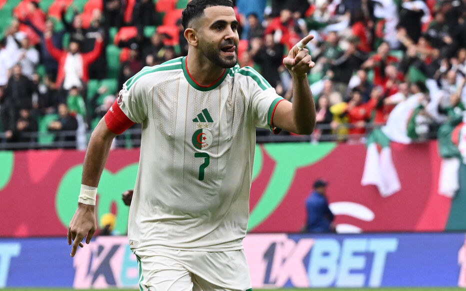 Cựu ngôi sao Man City lập cú đúp, Algeria thắng lớn ở Cúp châu Phi