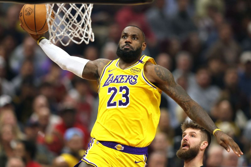 LeBron James nói gì sau khi đứt mạch 1.297 trận kỷ lục ghi điểm vô tiền khoáng hậu của NBA?