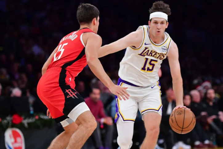 Austin Reaves rời s&acirc;n sớm ng&agrave;y Gi&aacute;ng sinh, Luka Doncic cảnh b&aacute;o về sự nguy hiểm của chấn thương bắp ch&acirc;n