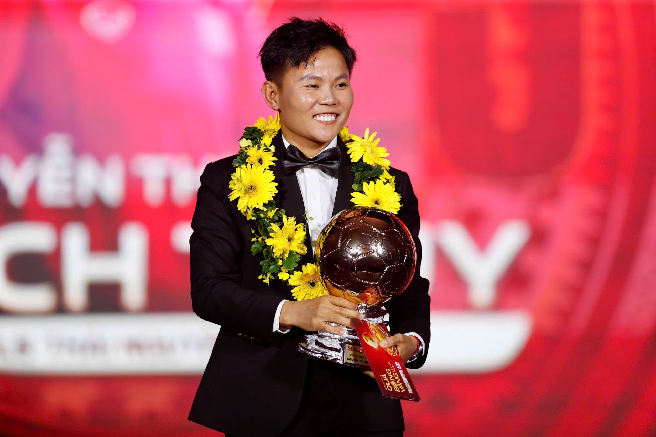 Bích Thùy lần đầu giành Quả bóng Vàng