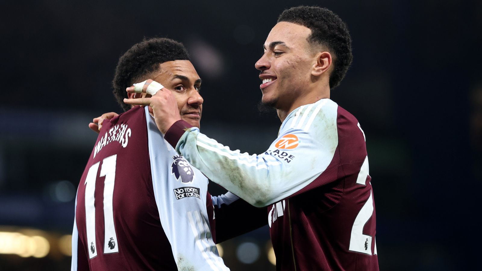 Siêu dự bị Watkins giúp Aston Villa hạ gục Chelsea và thắng 11 trận liên tiếp