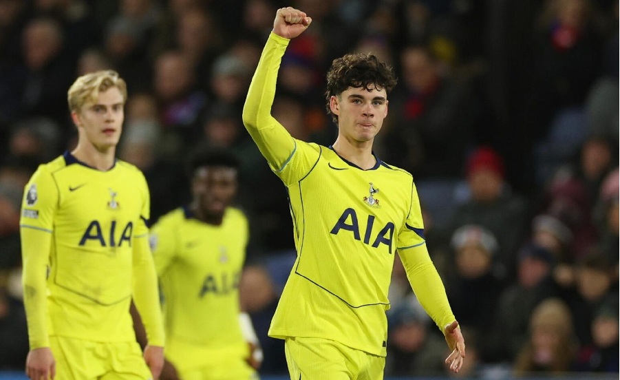 Bàn thắng đầu tiên trong sự nghiệp của Gray giúp Tottenham thắng nhọc nhằn