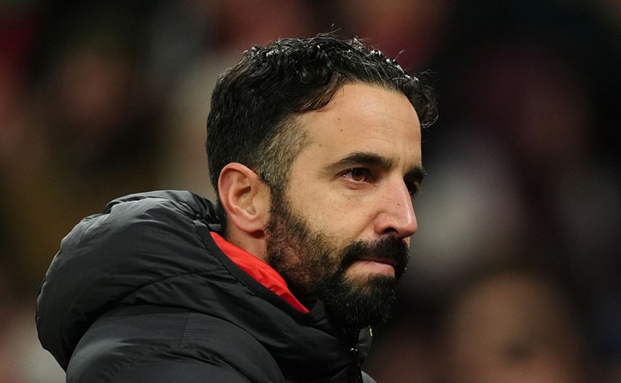 Amorim: Man Utd không thể thay đổi đội hình do áp lực từ truyền thông Amorim: Man Utd không thể thay đổi đội hình do áp lực từ truyền thông