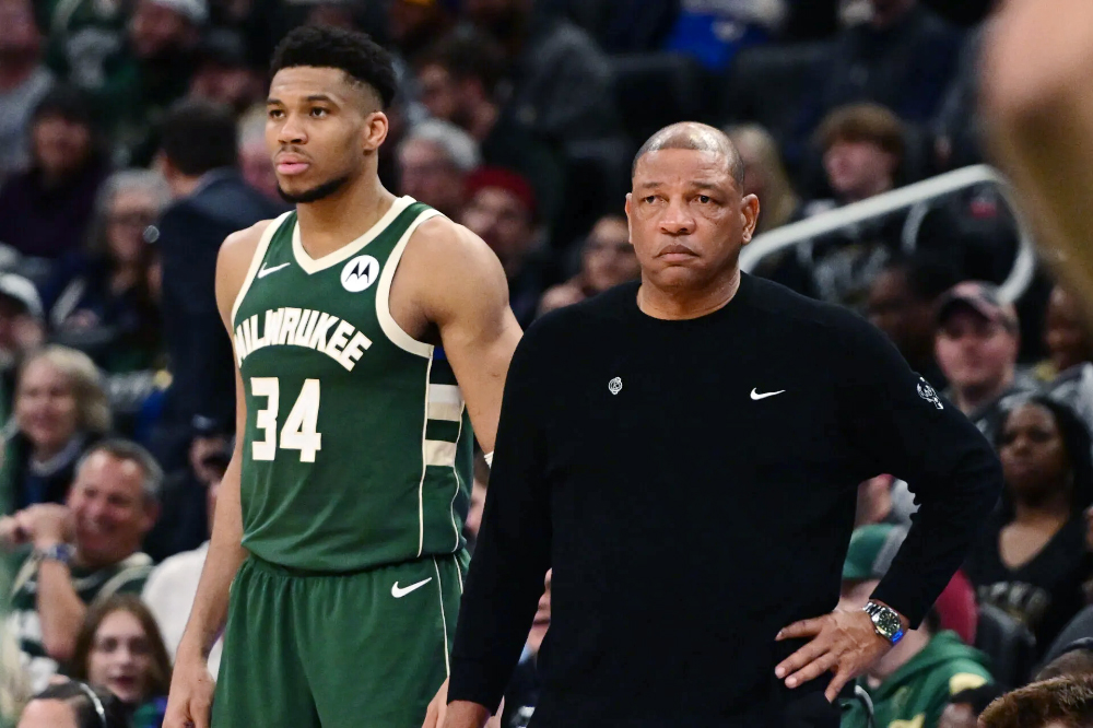 HLV Doc Rivers chạm cột mốc mới: Thầy của Giannis Antetokounmpo áp sát top 5 HLV vĩ đại nhất NBA HLV Doc Rivers chạm cột mốc mới: Thầy của Giannis Antetokounmpo áp sát top 5 HLV vĩ đại nhất NBA