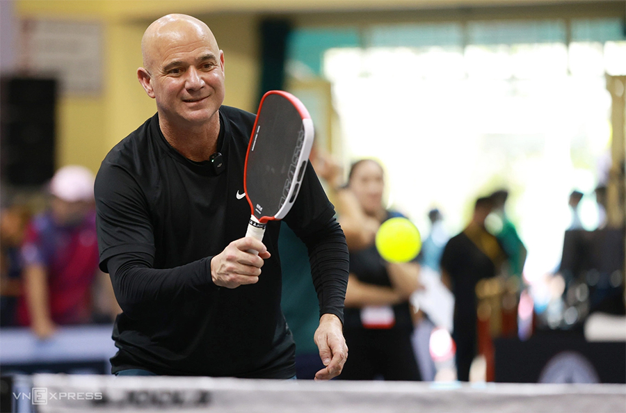 Andre Agassi kêu gọi các tay vợt chuyên nghiệp “nâng tầm” thời trang thi đấu pickleball