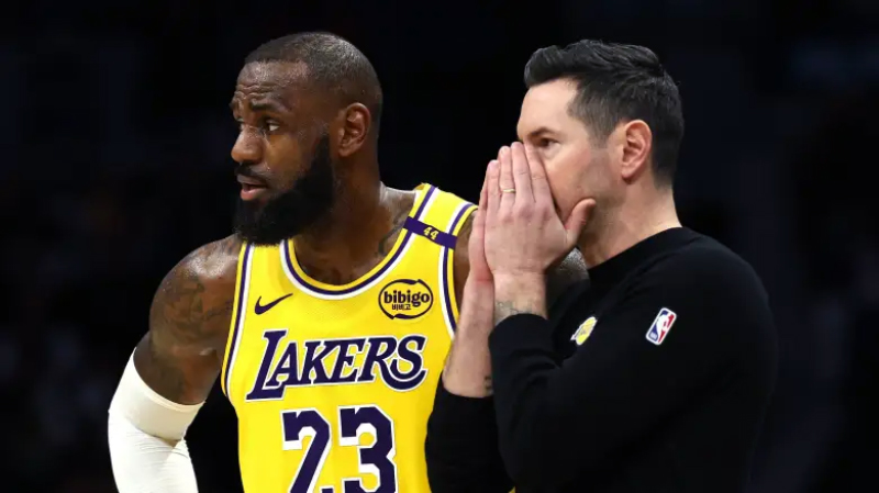 C&ugrave;ng tuổi 41, HLV Lakers thừa nhận cơ thể 