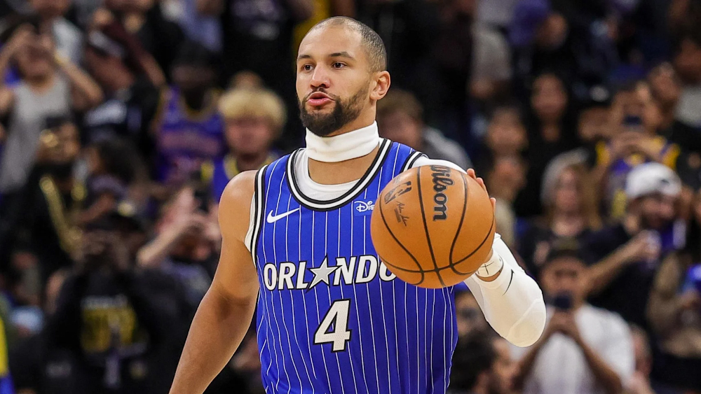 Phong cách lạ đời của Jalen Suggs bị "tuýt còi": NBA cấm đeo băng đô quanh cổ