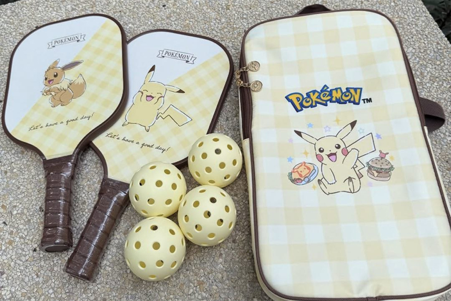 Pok&eacute;mon &ldquo;bắt tay&rdquo; Pickleball: FairPrice tung bộ vợt đặc biệt tại Singapore
