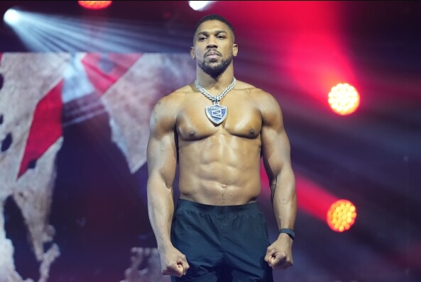 Anthony Joshua được cho là sẵn sàng giải nghệ sau bi kịch tai nạn tại Nigeria