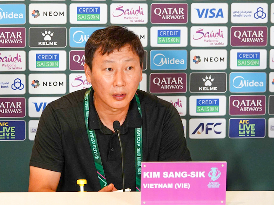 HLV Kim Sang Sik bật mí “đòn hiểm” giúp U23 Việt Nam ghi bàn từ... bóng chết