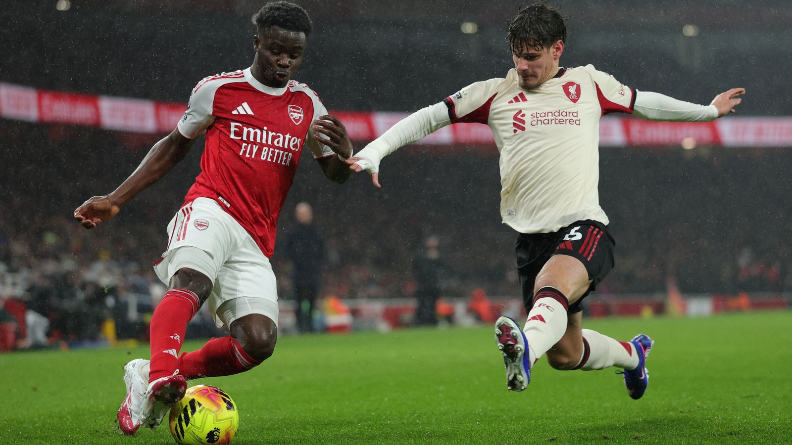 Arsenal bỏ lỡ cơ hội gia tăng cách biệt lên 8 điểm với Man City