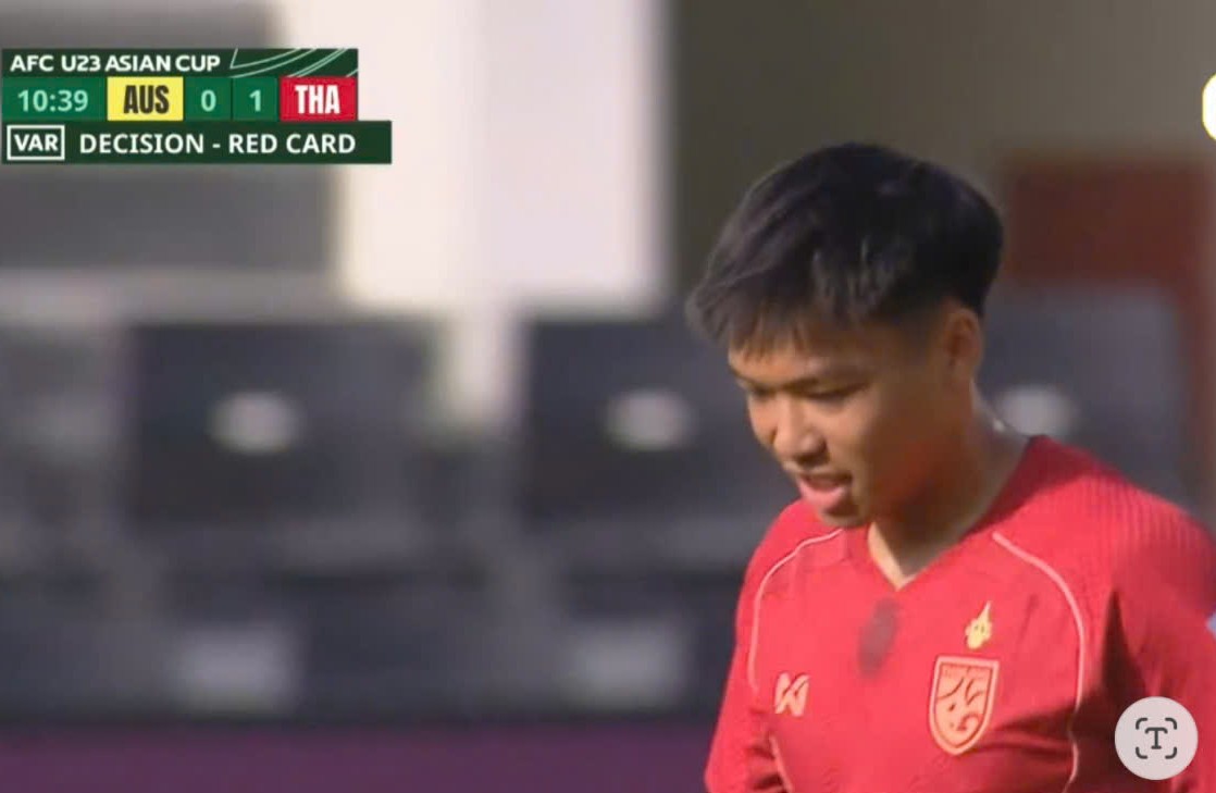 Cầu thủ U23 Thái Lan sớm nhận thẻ đỏ sau pha vào bóng thô bạo