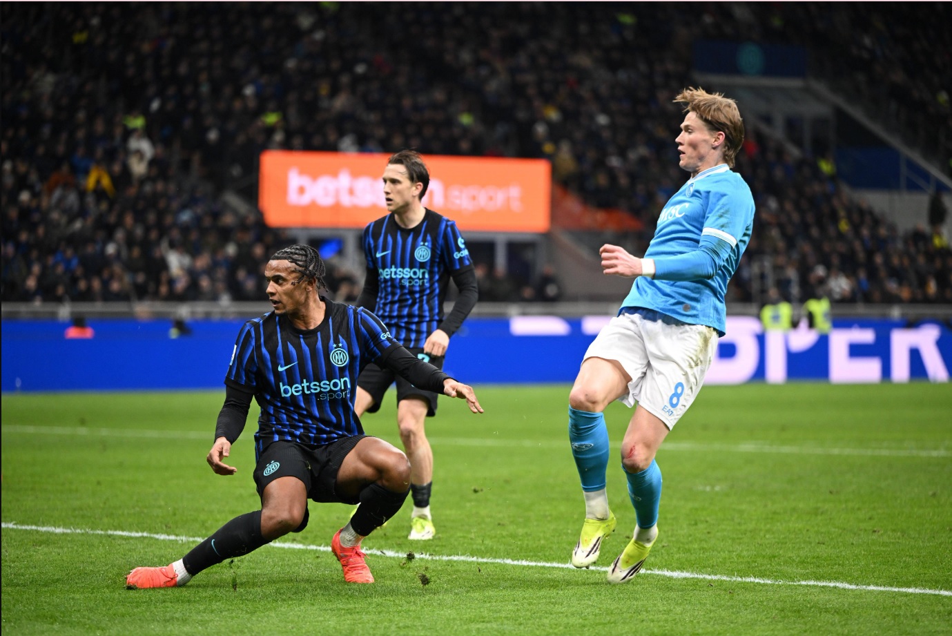 Cựu ngôi sao MU giúp Napoli cản đường Inter Milan trong cuộc đua vô địch