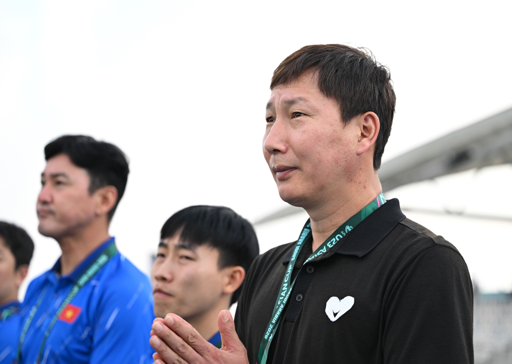HLV Kim Sang Sik lập siêu kỷ lục toàn thắng cùng bóng đá Việt Nam HLV Kim Sang Sik lập siêu kỷ lục toàn thắng cùng bóng đá Việt Nam