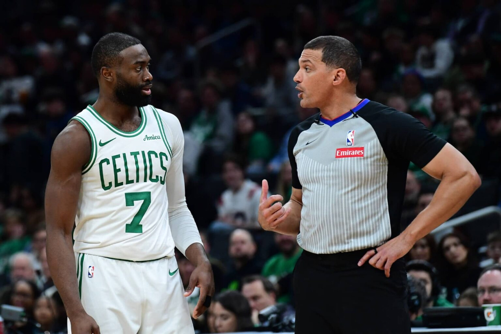 Jaylen Brown bị NBA phạt 35.000 USD sau màn mắng trọng tài thậm tệ