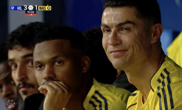 Ronaldo tiếp tục hướng tới mốc 1.000 bàn thắng và cử chỉ gây tranh cãi khi bị thay người