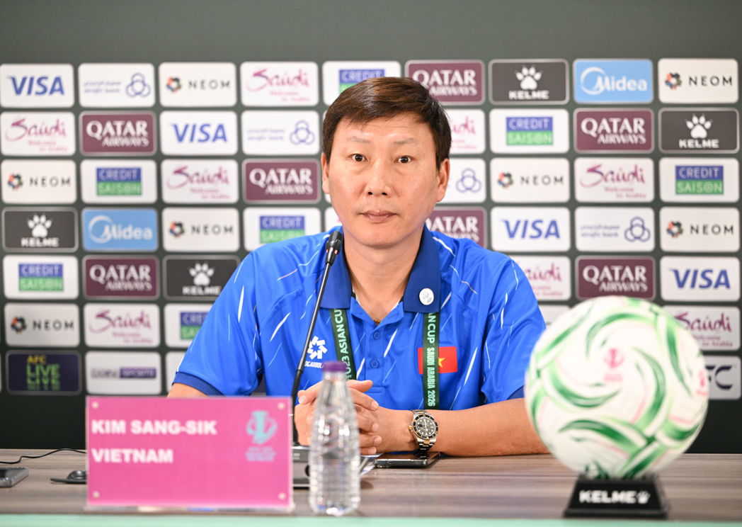 HLV Kim Sang Sik: “U23 UAE vượt trội hơn về thể chất, tốc độ” HLV Kim Sang Sik: “U23 UAE vượt trội hơn về thể chất, tốc độ”