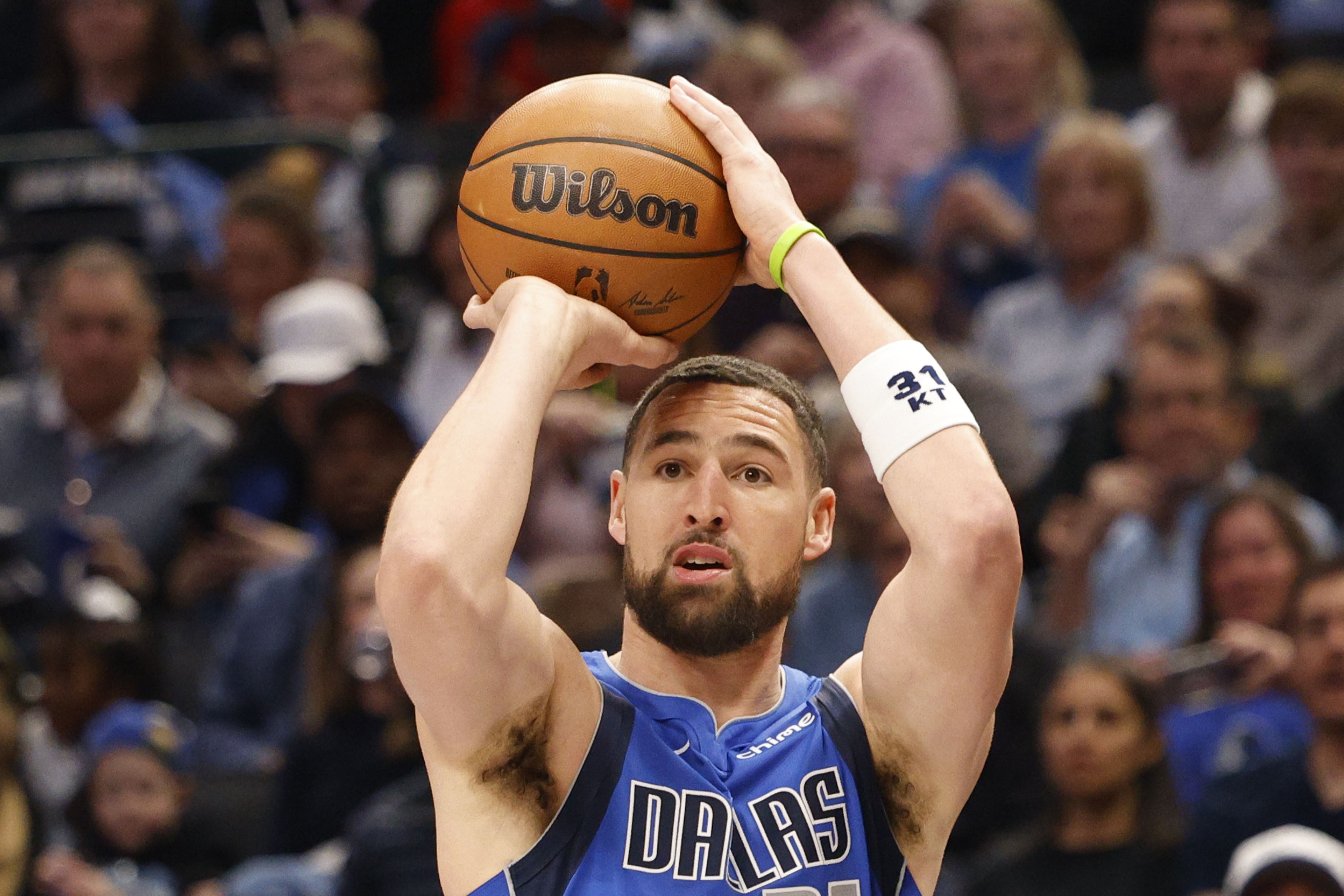 Klay Thompson vượt Damian Lillard, tiếp tục leo cao trên BXH ném 3 vĩ đại nhất NBA