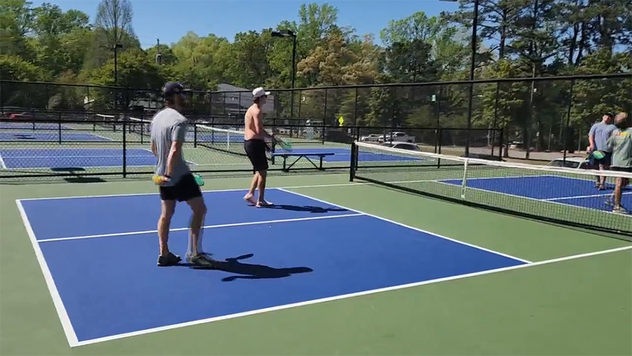 Ban quản trị tự ý chuyển sân tennis thành pickleball: Có trái luật khi không lấy ý kiến cư dân? Ban quản trị tự ý chuyển sân tennis thành pickleball: Có trái luật khi không lấy ý kiến cư dân?
