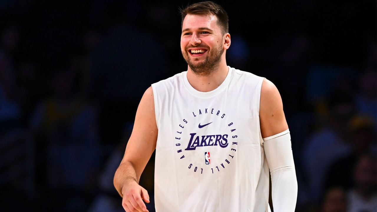 Luka Doncic: Từ cú sốc chuyển nhượng đến thủ lĩnh mới trong phòng thay đồ Lakers
