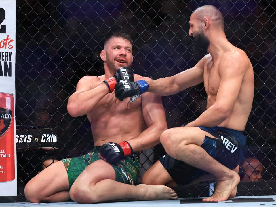 Dricus Du Plessis vs Khamzat Chimaev: Bài học nhàm chán với chiếc đai vô địch UFC