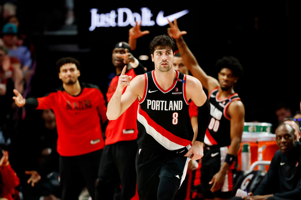 Bùng nổ trên sân nhưng cô đơn ngoài đời: Nỗi niềm của sao trẻ Deni Avdija tại NBA