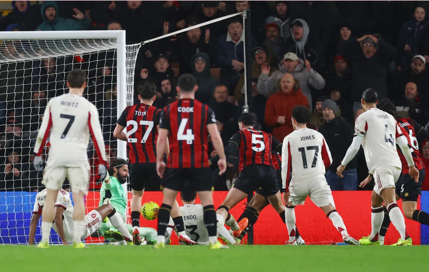 Bảng xếp hạng Ngoại hạng Anh sau khi Liverpool thua trận thứ 7