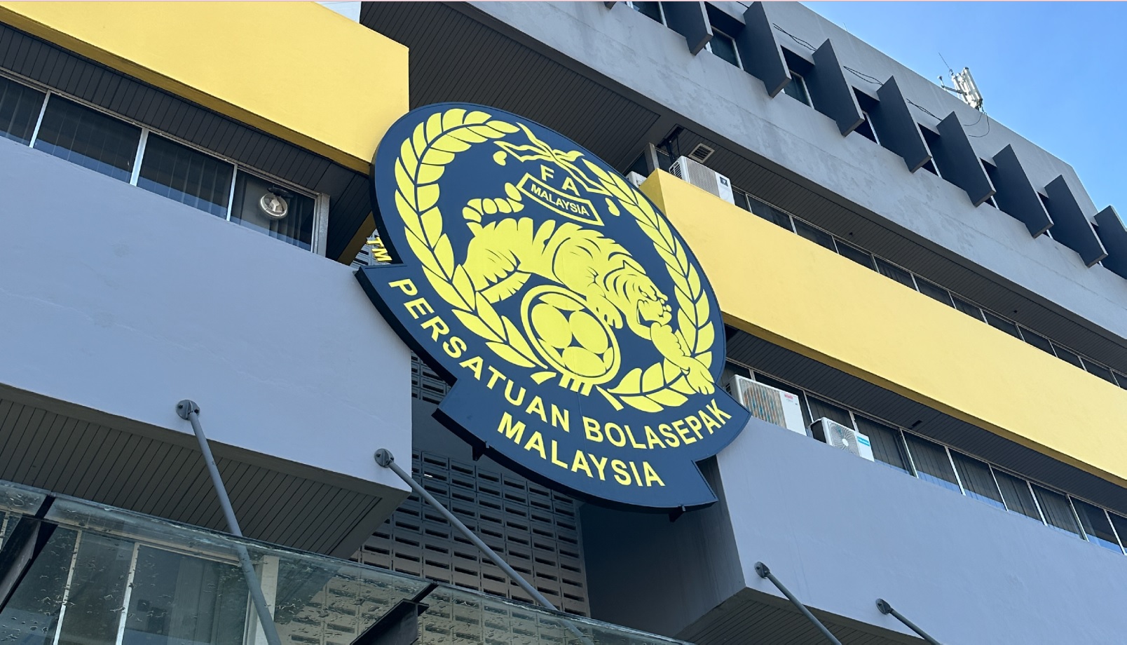 Toàn bộ thành viên Liên đoàn Bóng đá Malaysia từ chức sau bê bối nhập tịch