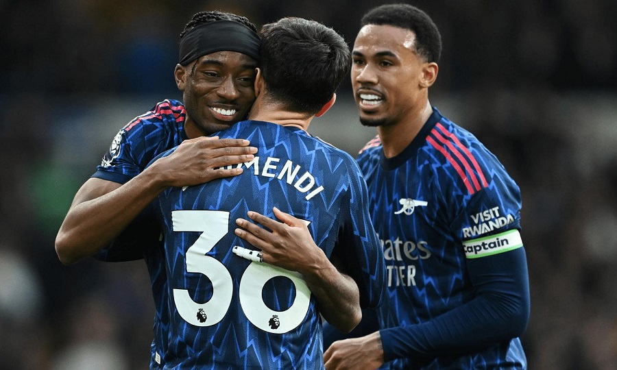 Siêu máy tính dự đoán: Arsenal vô địch và Tottenham suýt xuống hạng