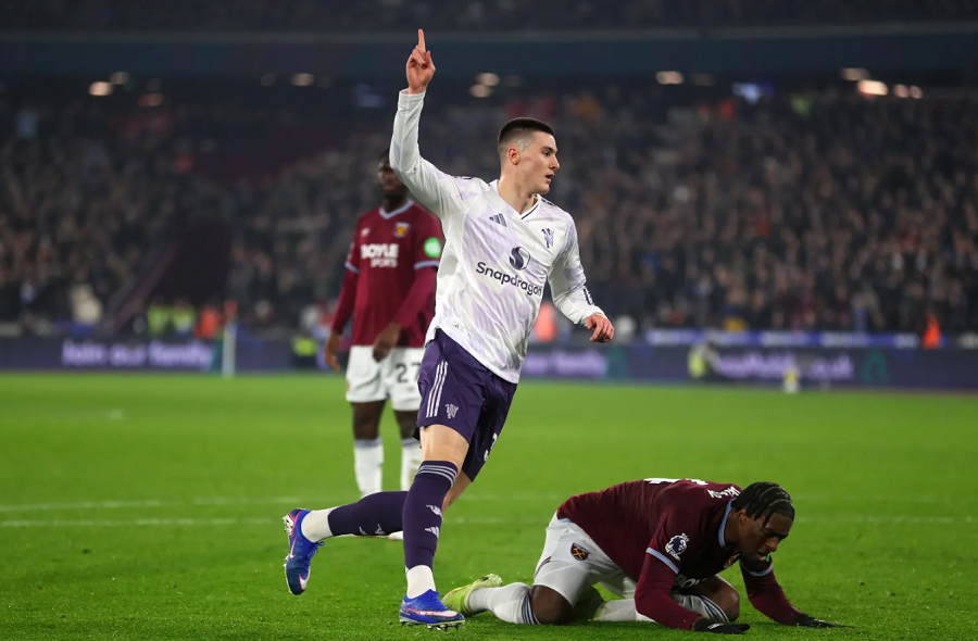 Bảng xếp hạng Ngoại hạng Anh mới nhất sau khi Man Utd bị chia điểm