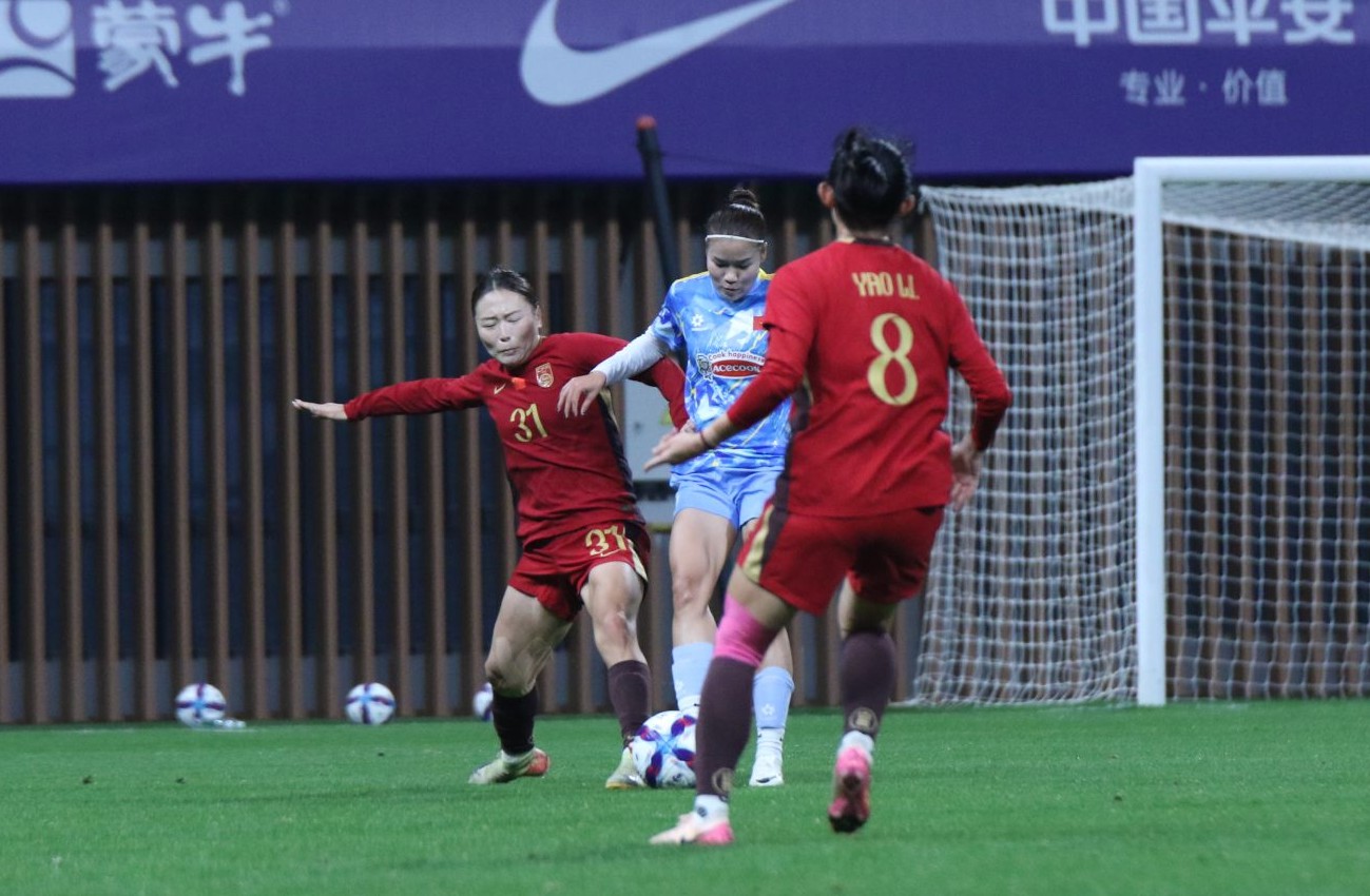 Thua Trung Quốc 0-2, tuyển nữ Việt Nam có “liều thuốc thử” cần thiết trước Asian Cup 2026