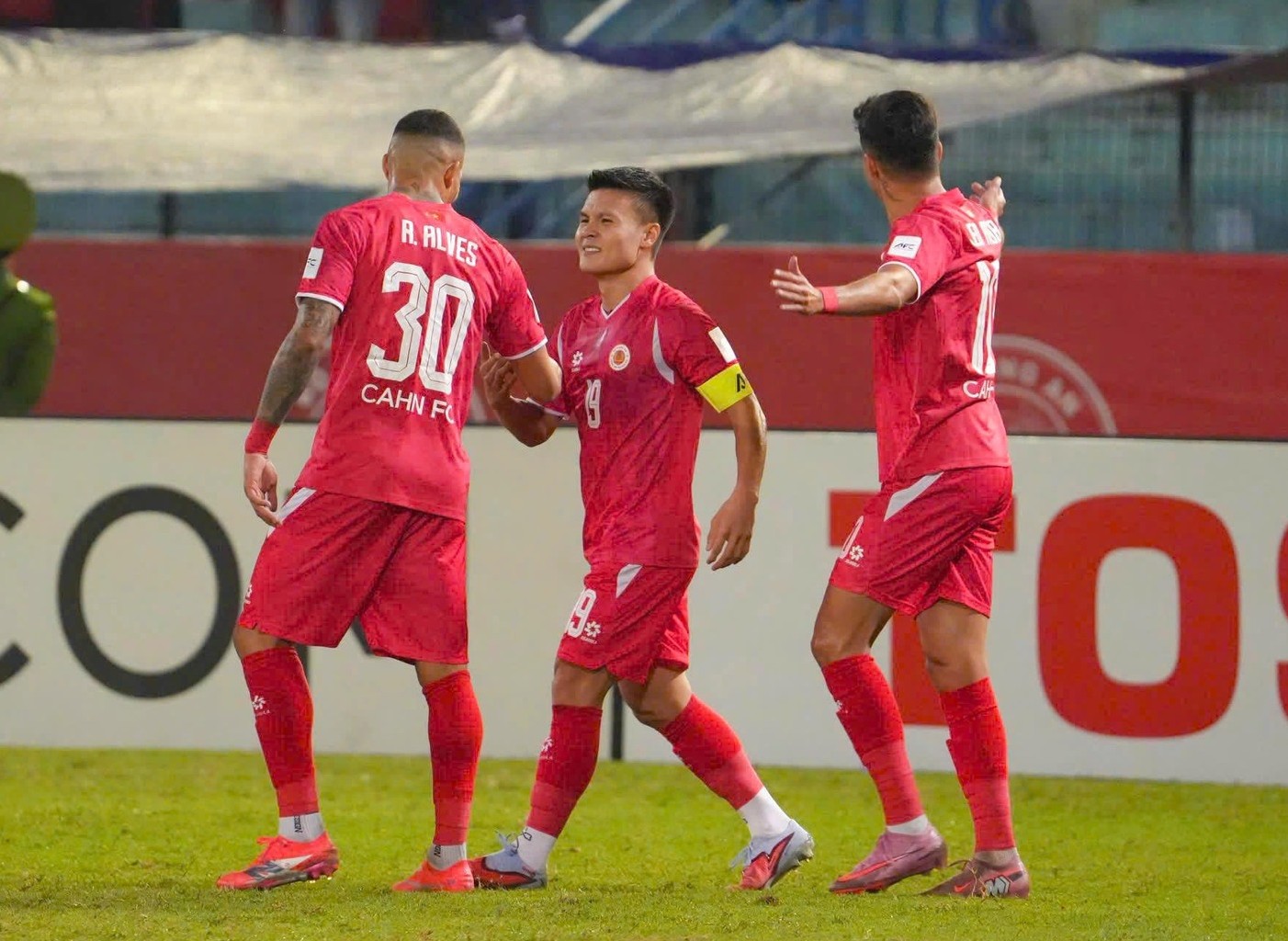 CAHN v&ugrave;i dập Tampines 4-0: Lời khẳng định đanh th&eacute;p của b&oacute;ng đ&aacute; Việt Nam ở C&uacute;p C2 ch&acirc;u &Aacute;
