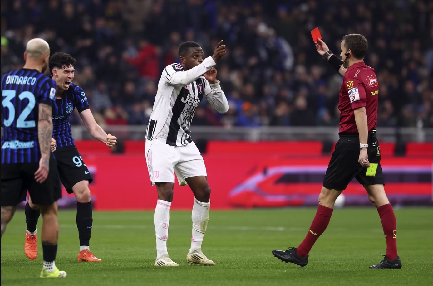 Juventus nổi giận tố cáo trọng tài sau tranh cãi thẻ đỏ ở trận derby Italia