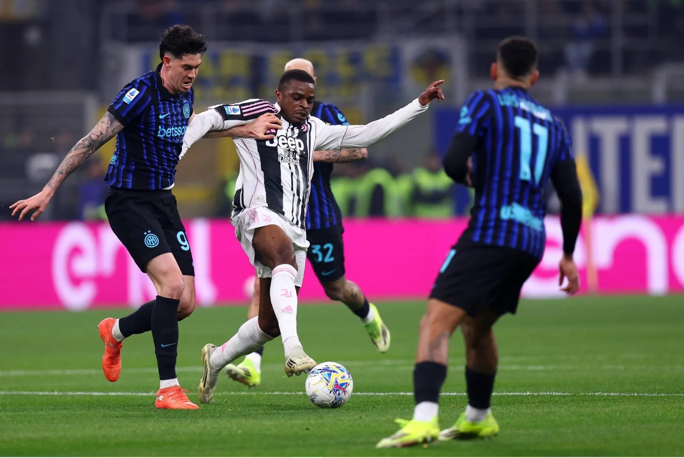 VAR và việc câu giờ: Lộ trình hướng tới việc thay đổi luật lệ cho World Cup 2026