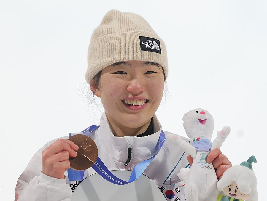 Từ bàn bóng bàn đến bục vinh quang Olympic: Hành trình kiên cường của "đóa hồng" trượt ván Yu Seung-eun