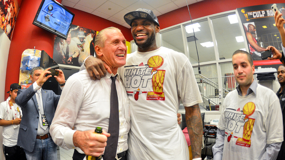 Góc nhìn kinh tế từ cú dứt áo ra đi của LeBron James: Lẽ ra đã có một thập kỷ hái ra tiền tại Miami Heat