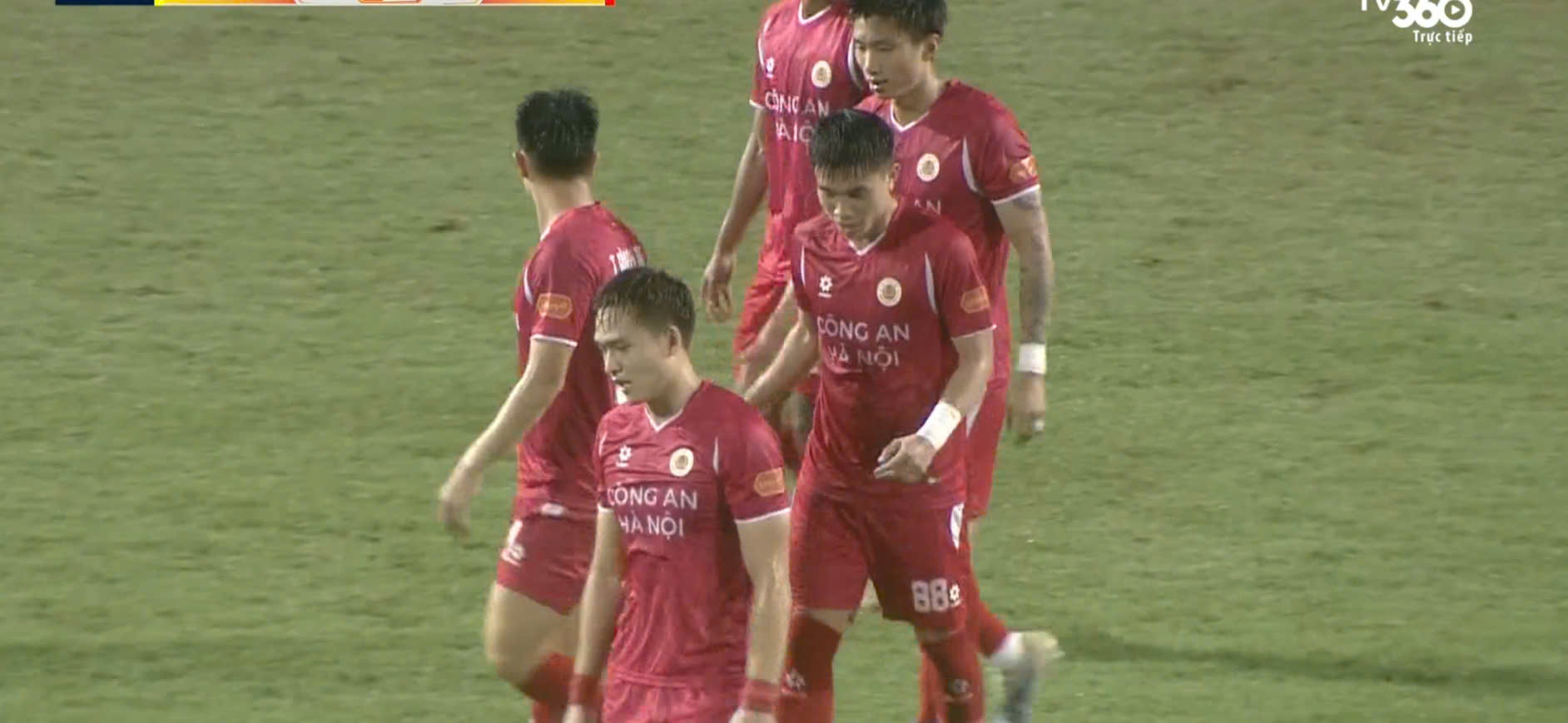 Đoàn Văn Hậu lập siêu phẩm giữa sân, CAHN xây chắc ngôi đầu V.League
