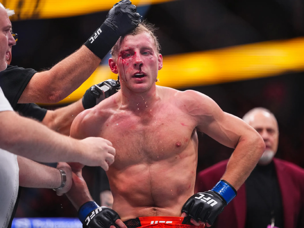 Bị chọc mắt và mất trận hoà, Paddy Pimblett tố trọng tài xử ép trong trận thua Justin Gaethje tại UFC 324