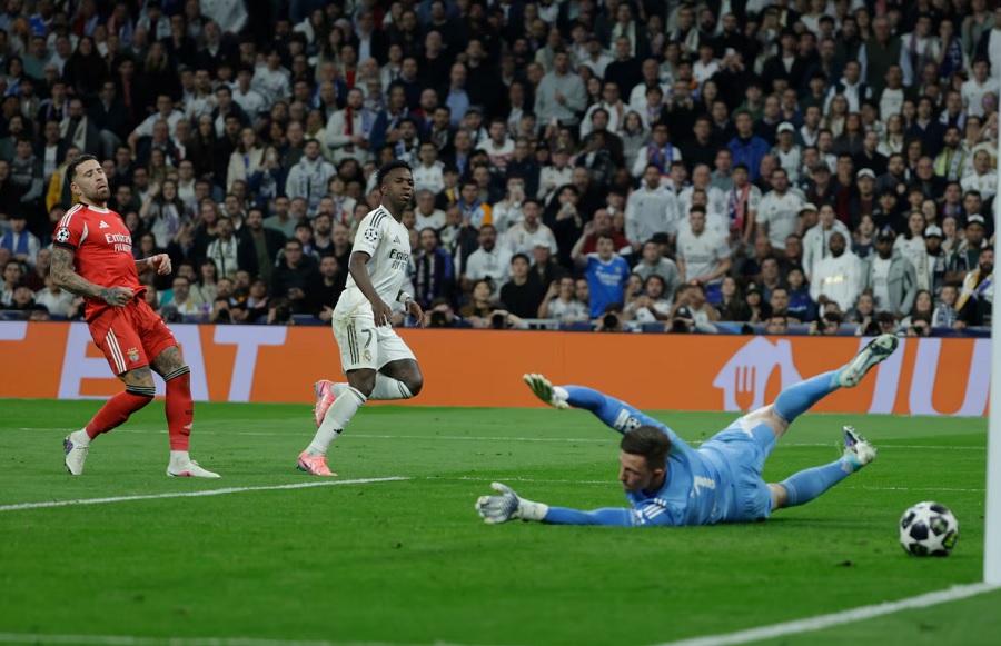 Vinicius ghi bàn 5 trận liên tiếp, Real Madrid hạ gục Benfica để vào vòng 1/8