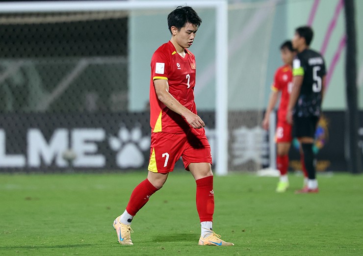 Đ&igrave;nh Bắc, Phạm L&yacute; Đức v&agrave; VFF nhận &aacute;n phạt từ AFC