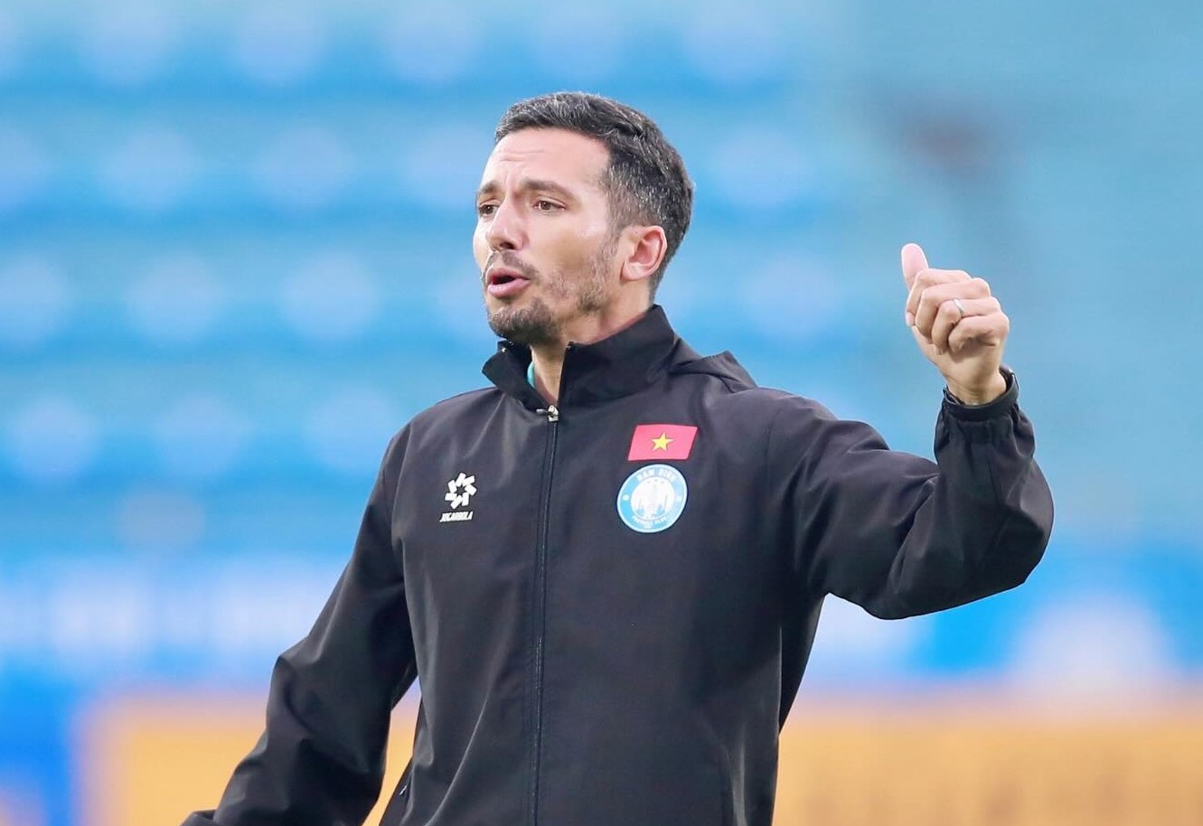 Nam Định đua trụ hạng V.League: HLV Mauro Jeronimo từ chức, Vũ Hồng Việt tái xuất