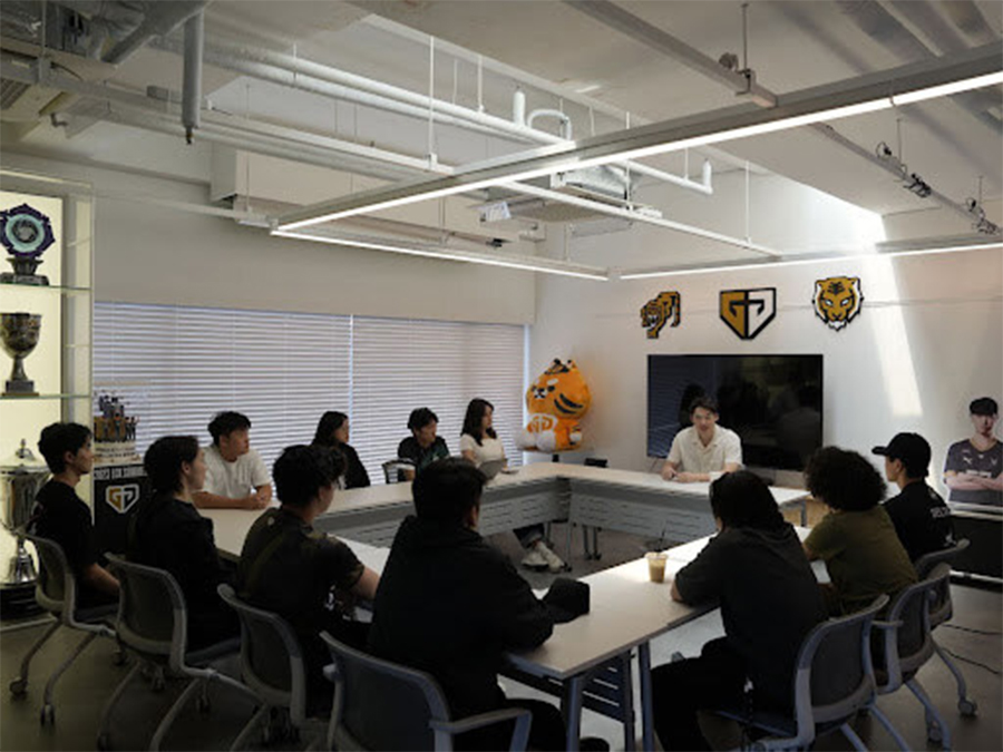 Thể thao đại học v&agrave; Esports bắt tay, h&igrave;nh th&agrave;nh m&ocirc; h&igrave;nh đ&agrave;o tạo game chuy&ecirc;n nghiệp tại Los Angeles