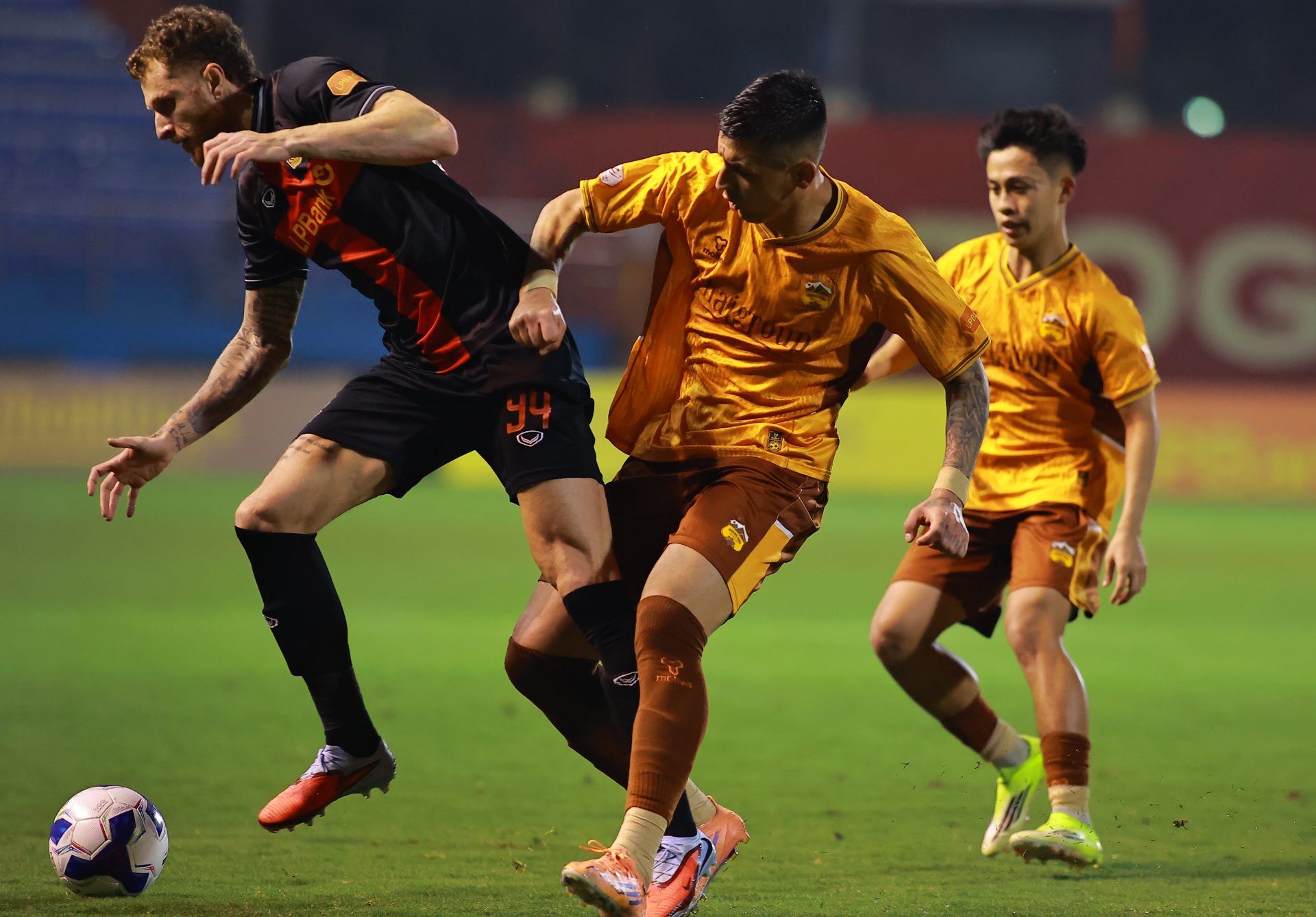 HAGL bị VFF phạt tiền v&igrave; ra s&acirc;n muộn 